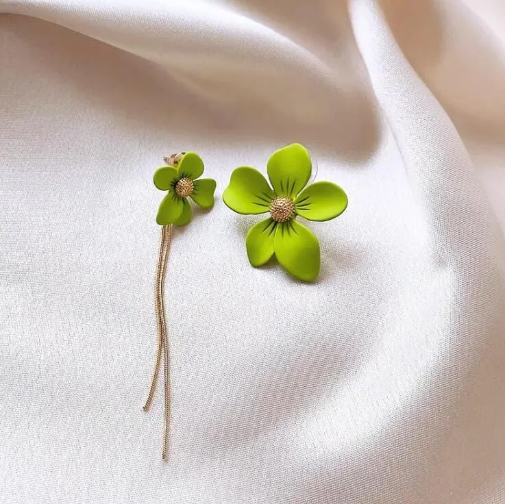 ASYMMETRICAL TASSEL FLOWER EARRINGS IN GREEN Gloria Lanvin