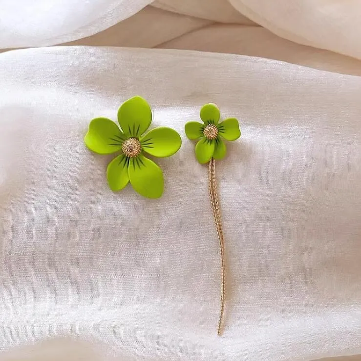 ASYMMETRICAL TASSEL FLOWER EARRINGS IN GREEN Gloria Lanvin