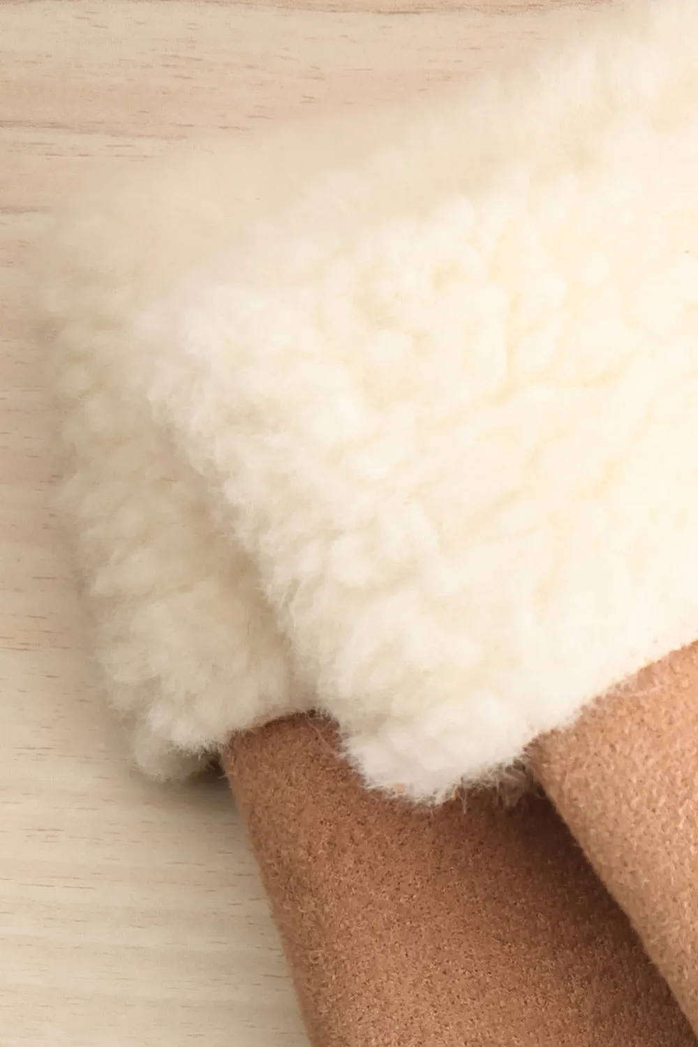 Borehamwood | Beige Mittens w/ Sherpa Lining