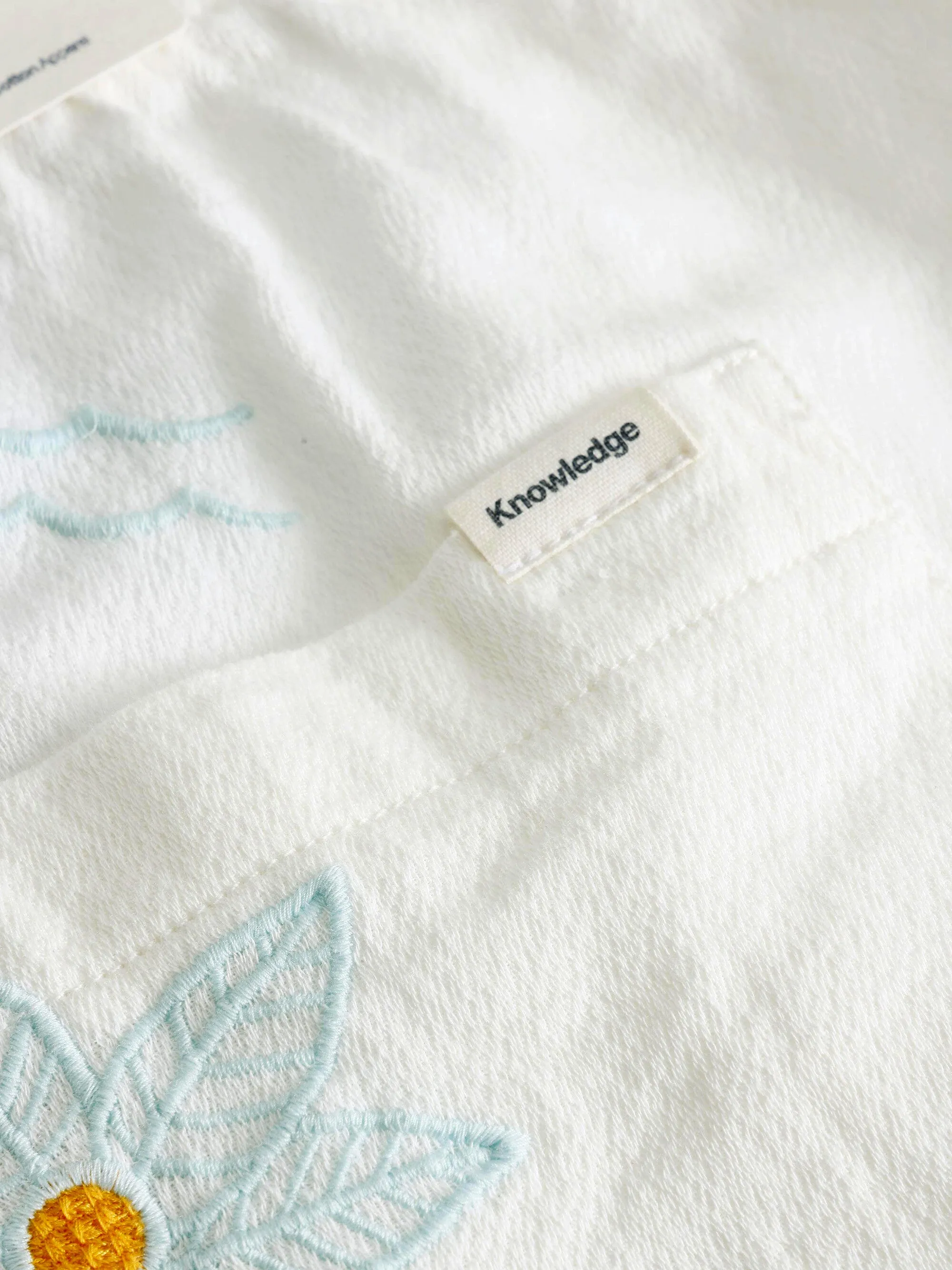 FIG loose with embroidery shorts - GOTS/Vegan - Egret Knowledge Cotton