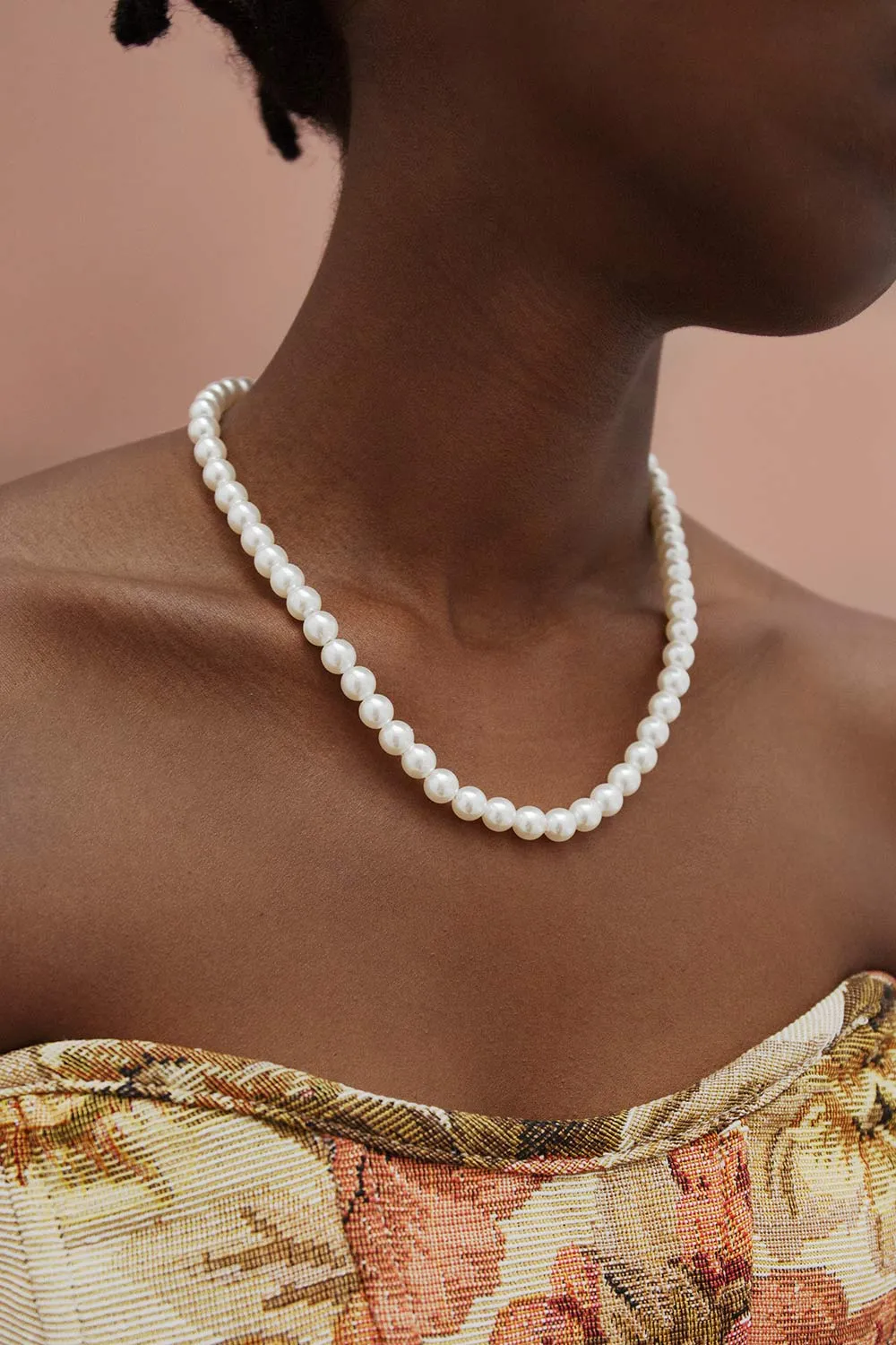 Hersil | White Pearl Necklace