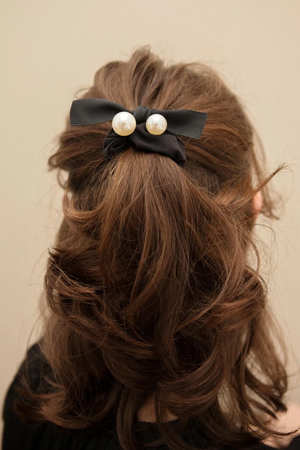 Jellington | Black Scrunchie w/ Pearls