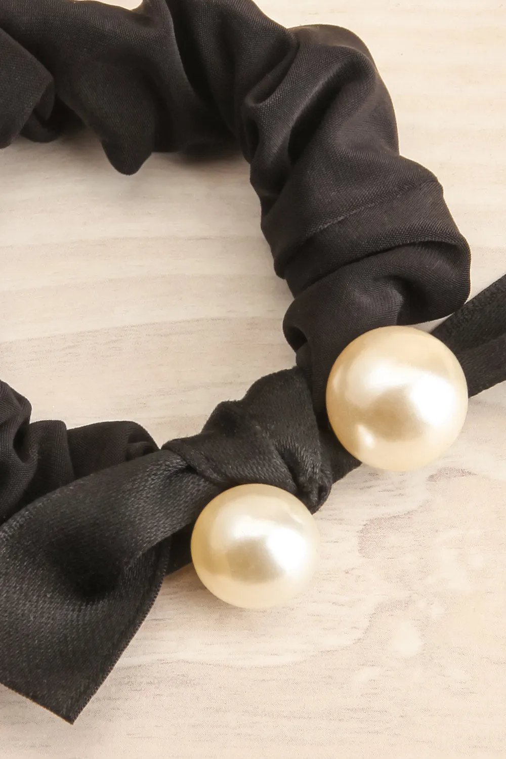 Jellington | Black Scrunchie w/ Pearls