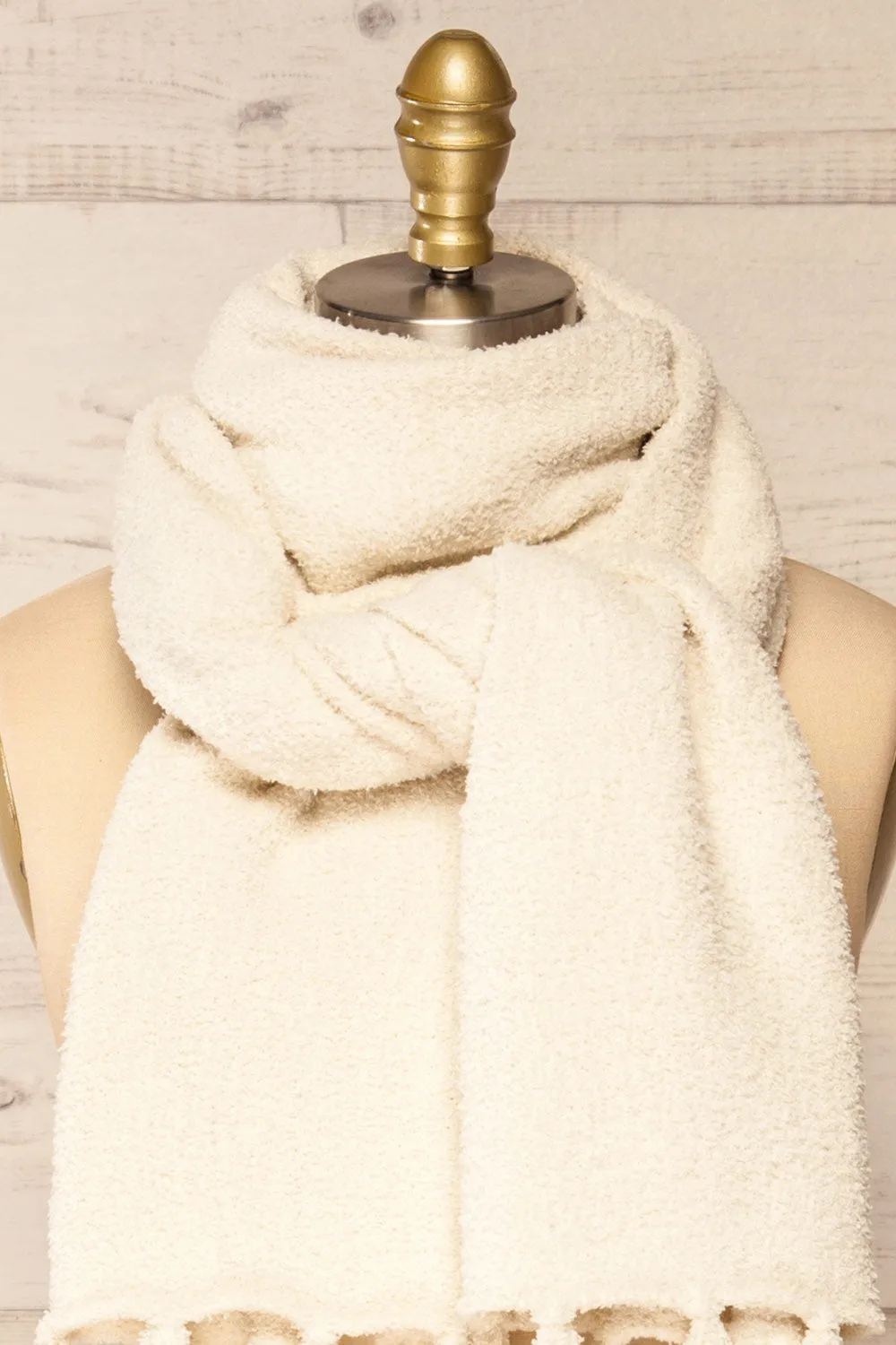 Le Chasseur Ivory | Oversized Fluffy Fringed Scarf