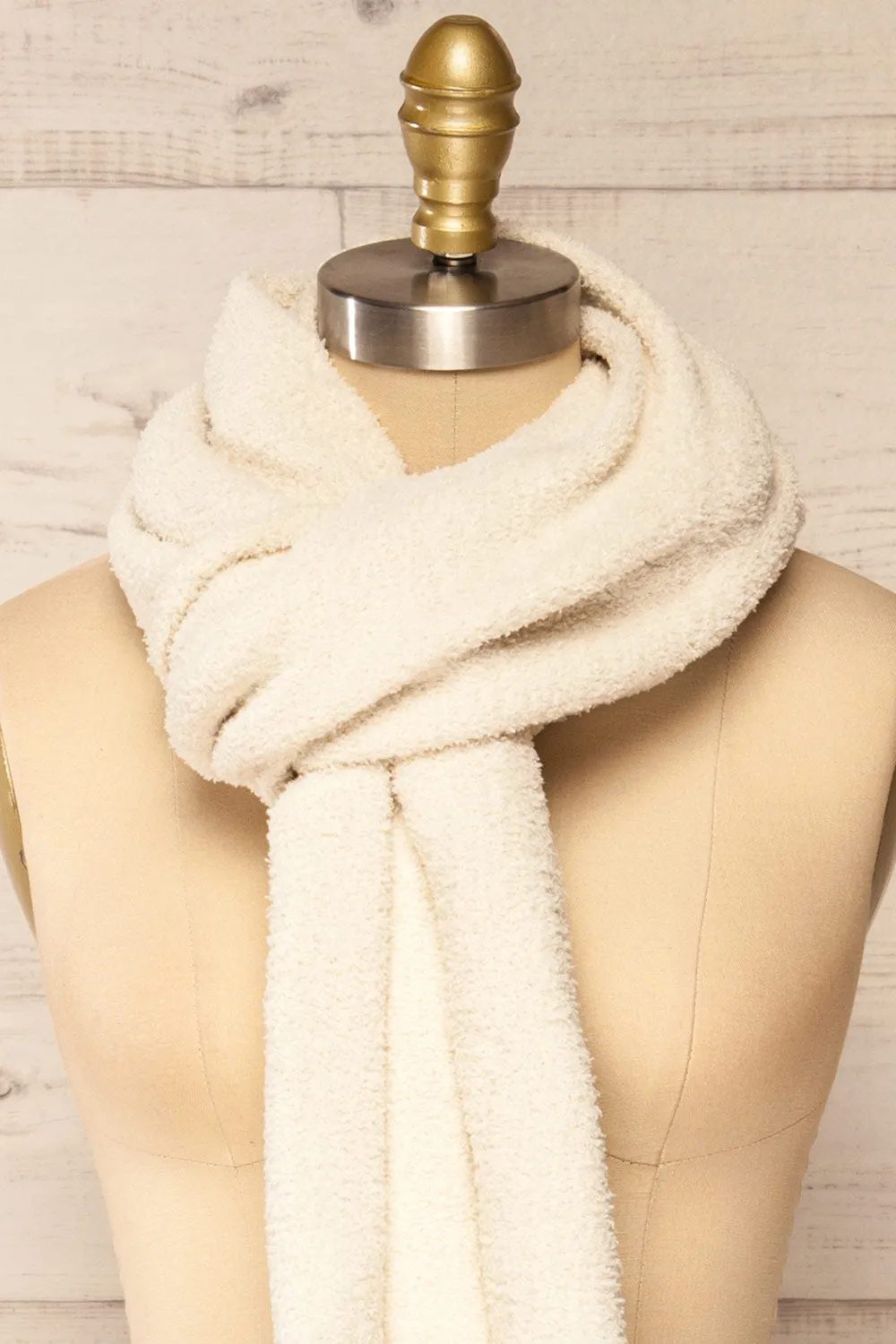 Le Chasseur Ivory | Oversized Fluffy Fringed Scarf