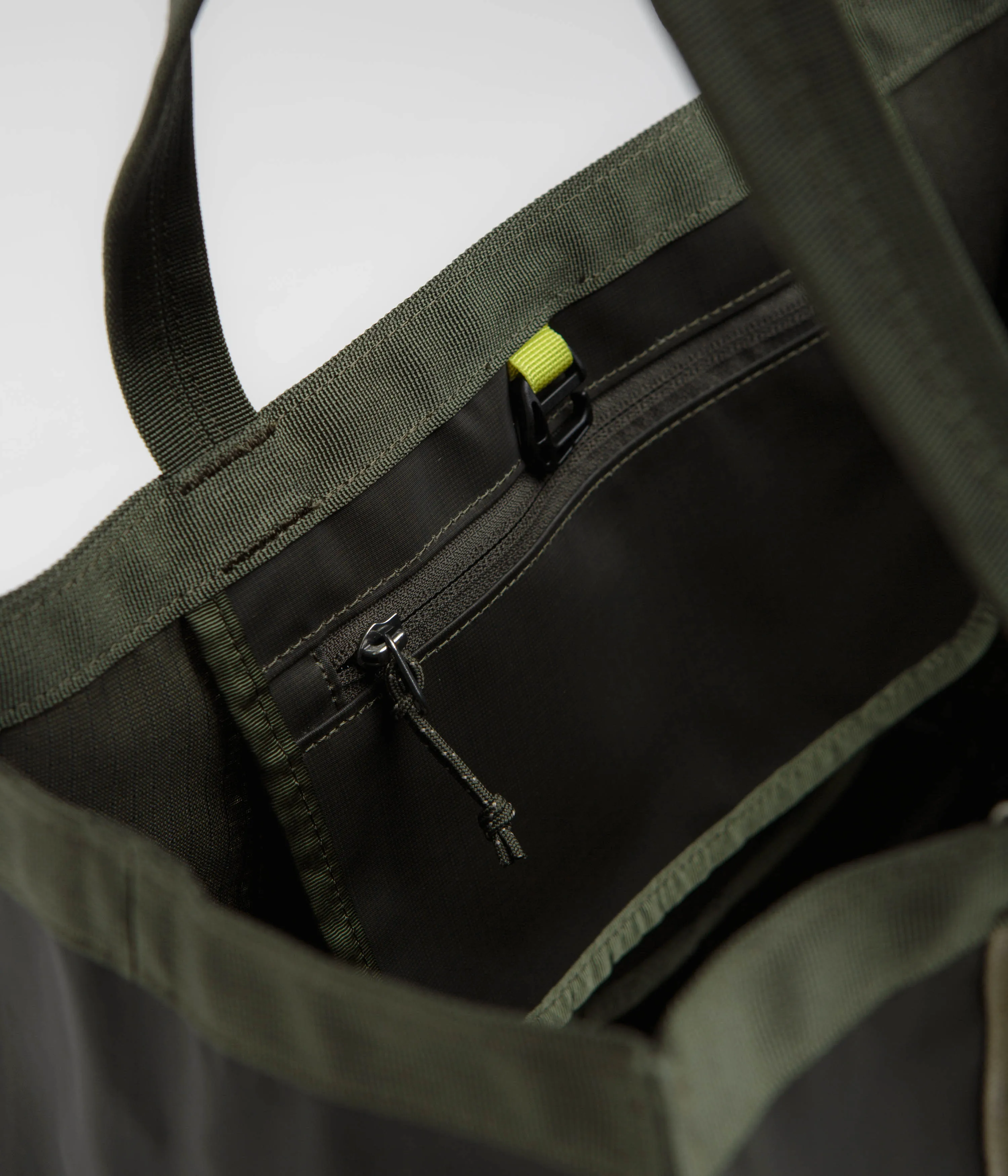 Patagonia Black Hole Tote 25L - Pine Needle Green