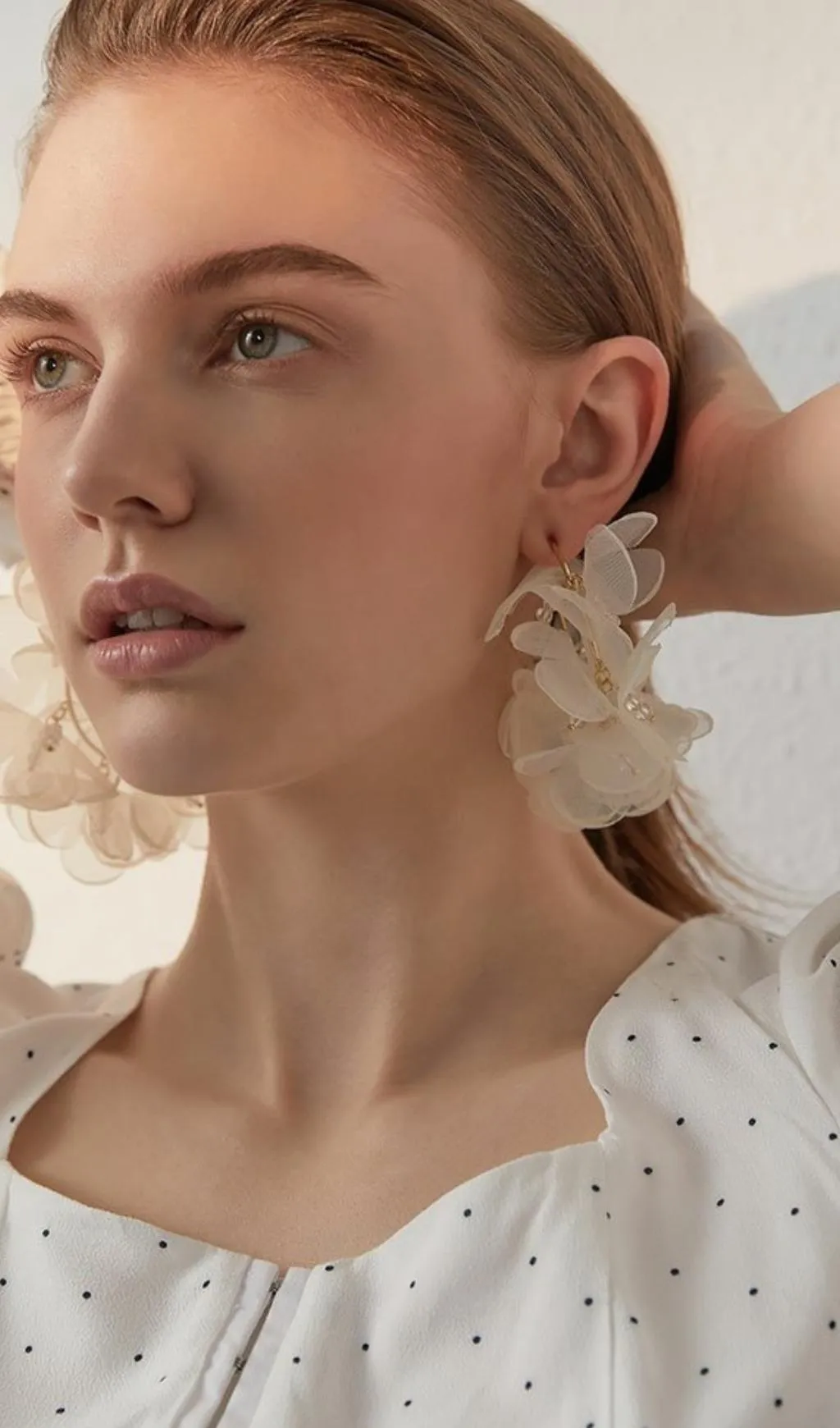 White Artificial water earrings Gloria Lanvin